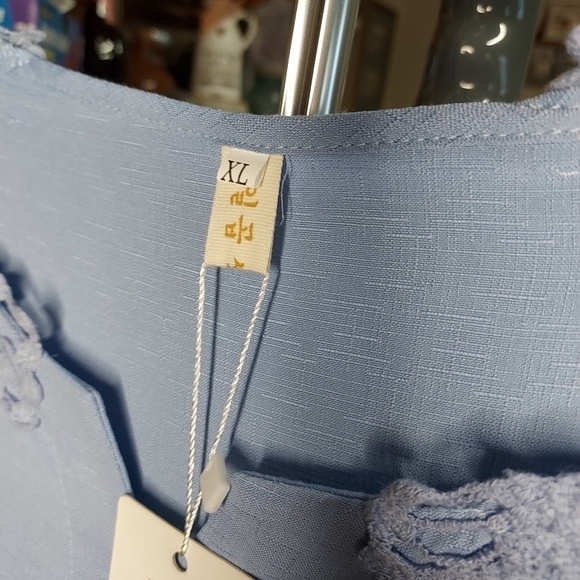Lt. Blue NWT XL Top crochet lace at neck no fabic label - Picture 4 of 9